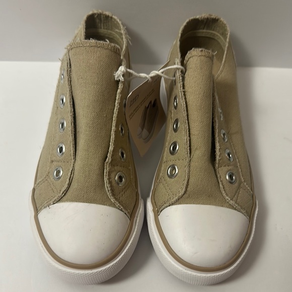 Lily & Dan Other - Lily & Dan Kids Tan Canvas Slip-On Shoes